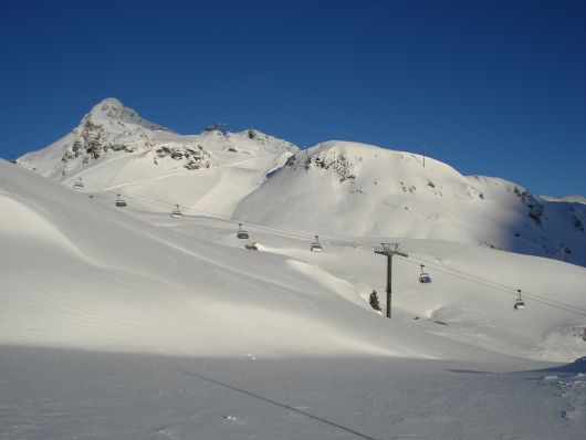 Moderne Bahnen und toller Schnee
